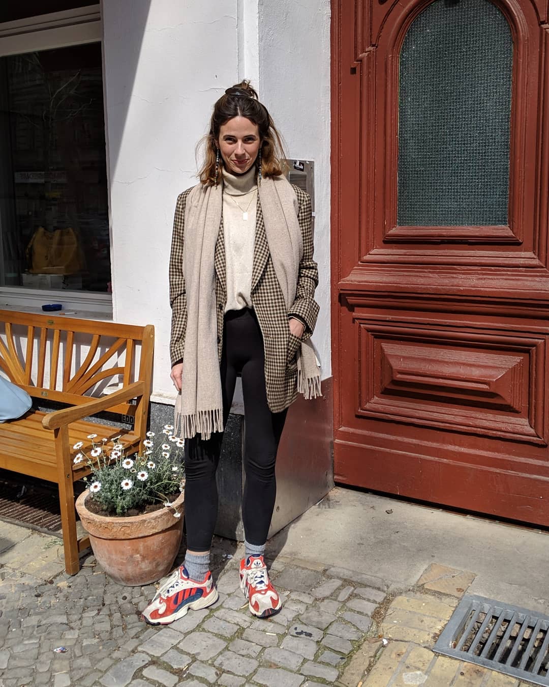 Weil ich mir jetzt immer vornehme, ins Büro zu joggen, aber nur bis die Bushaltestelle 80m weiter mich bezirzt.