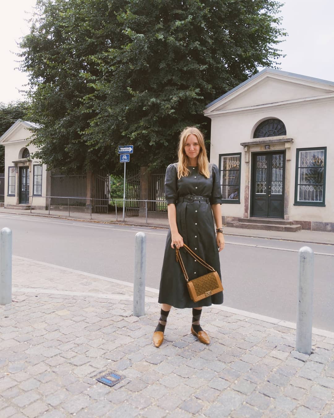 Copenhagen Fashion Week Day 1  feat. @gestuz @thisisaeyde @chanelofficial via @vestiaireco / Anzeige,  da Marken markiert.
•
#vestiairefwchallenge #vestiarecollective #circularfashion