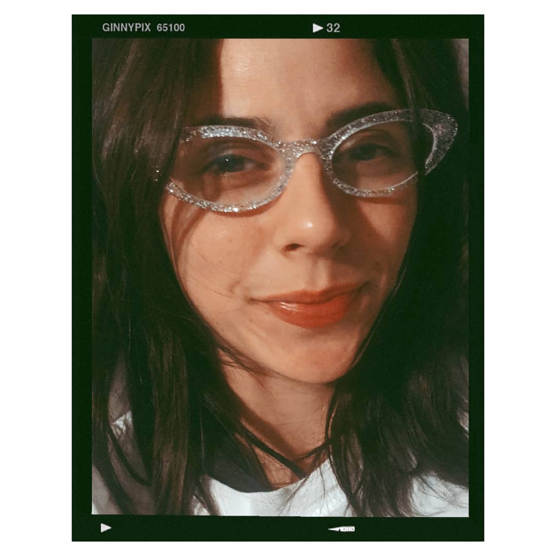 Say what you want but tired eyes and sparkling #miumiu glasses are a match made in heaven. The only thing missing: NEW book recommendations ️