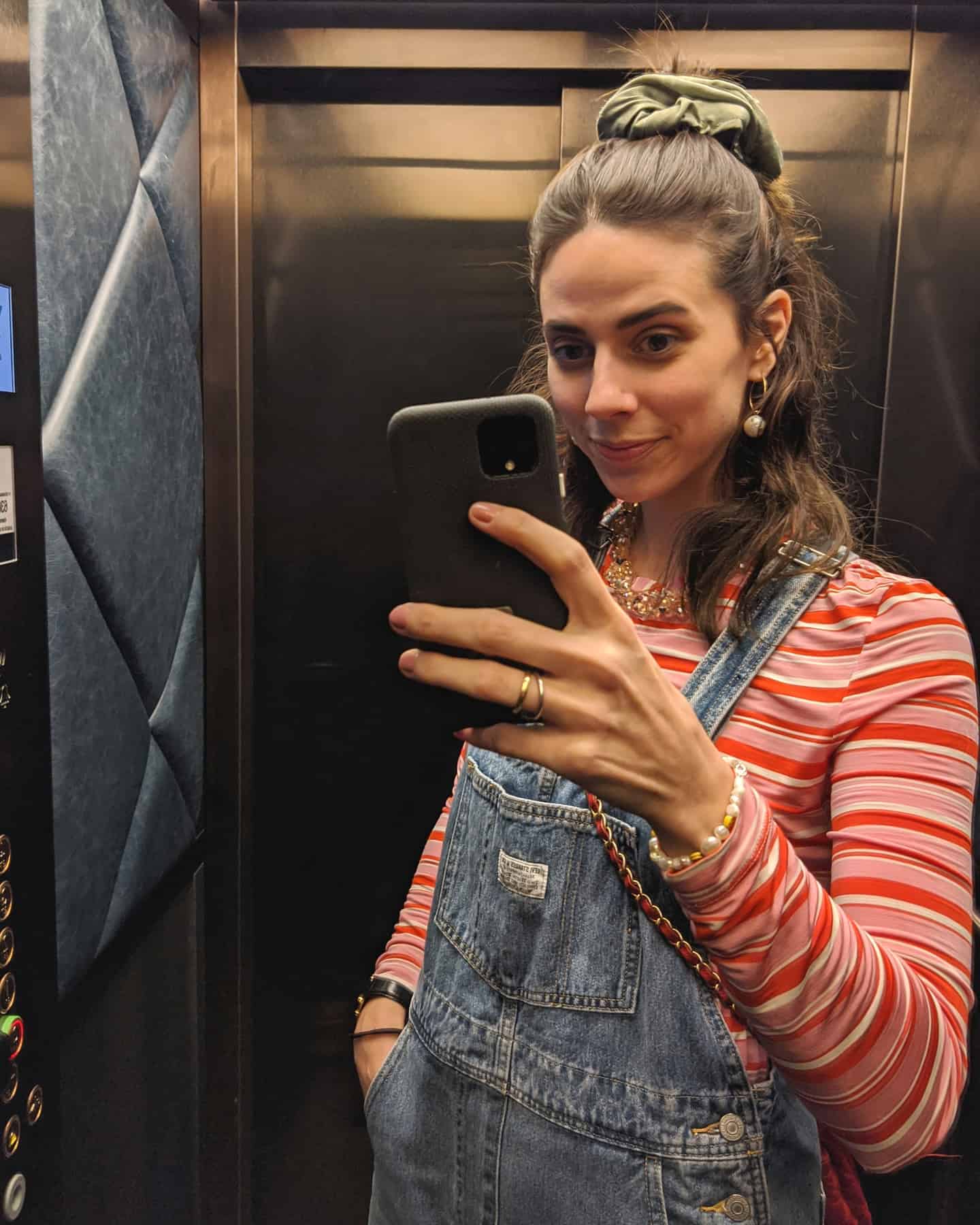 So, aging. Do I feel like almost 32? Grown up? Like a proper adult? Yes and no, because who cares. What does age mean anyways? Too old for this, too young for that, blabla - I simply don't get the whole concept of giving some stupid numbers the power of making you feel like being 'wrong', of not behaving 'appropriate' or not having reached 'enough'. I don't accept their authority and how they seem to limit personalities and even determine lifes. Do and wear whatever you want, there are no rules, only stereotypes. You do you, that's it, that's all.