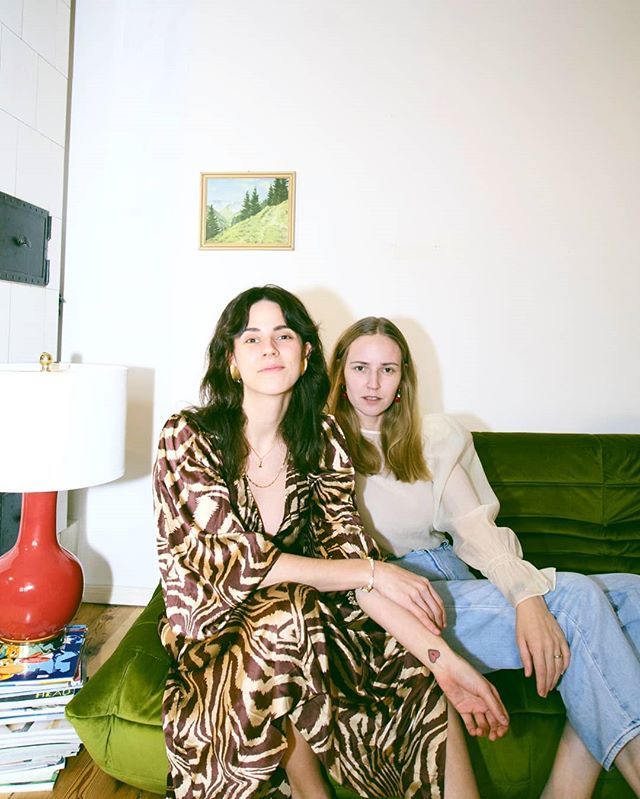 Bonjour - we could be your wing women soonIt's true! Here you can see the lady I love the most aka @sarah_jane and me whilst making plans for a very special night, you and your very own best friend might like to join. I mean: who said Valentine's day only belongs to lovers? On the 13th of february we'll be hosting a fun Chez Moi singles dinner together with @bumble_germany. Let's hang, talk about what really matters and meet new people during a yummy and interactive dinner in a beautiful apartment setting  Here's how: Download Bumble, swipe in date mode and click on the Chez Moi profile to win two spots. À bientôt! #ChezMoi / Advertising