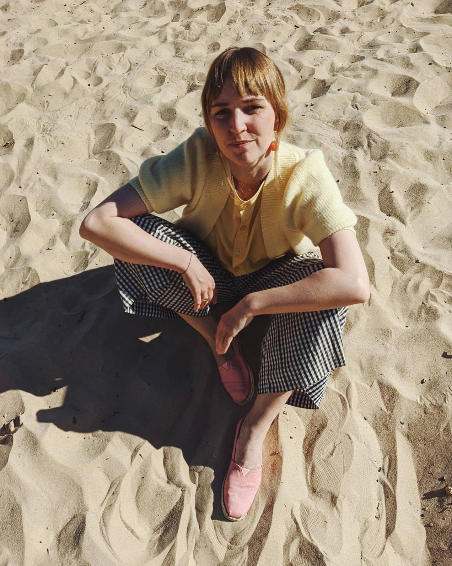 Short mini breaks like this one save me from going nuts these days while we are staying at home the rest of the time ️ So find a secret spot to be (almost) alone, use sunscreen & make sure to wear the most comfy summer shoes like these pinkies from @tomsdeutschland latest #earthwise project. That's it. Helps a lot. Promise / Anzeige