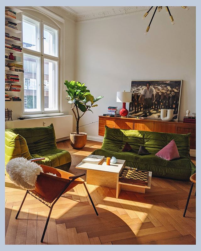 Quarantine is starting to make me feel super lethargic. Sometimes when I don't have to work or play with the 5 year old, I just stare at walls for minutes. While others zoom or meditate or do sports or take a walk, I'm just the laziest me I've ever been these days. And I guess it's ok. Allowing myself to be the opposite of productive might even be my best #stayhome learning so far. What's yours? / Unpaid Advertising @fermliving because of the Distinct Coffee Table