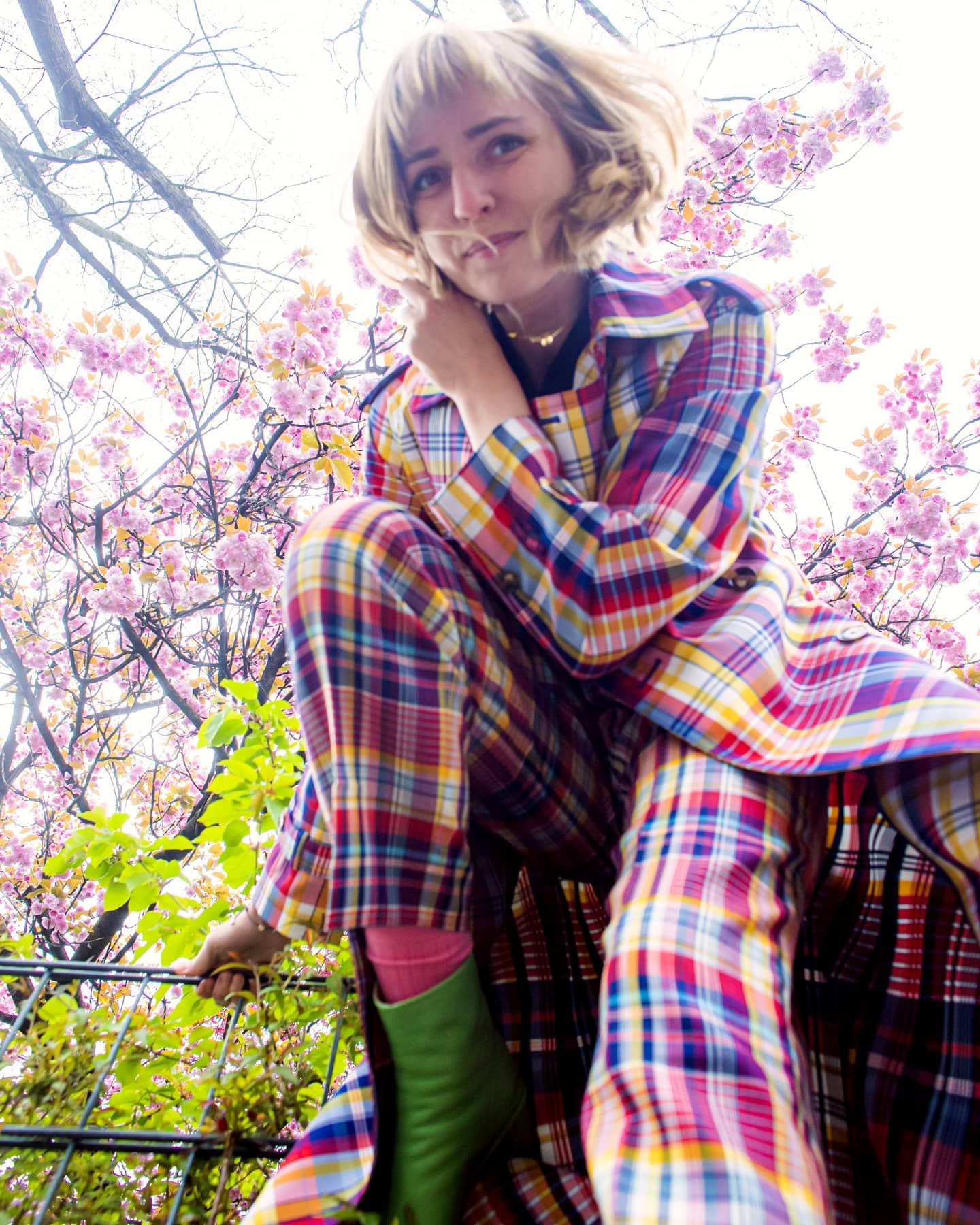 Anzeige / Fighting the grey in my favorite new combo from @gant ☘️ Check out their latest spring/summer drop. It's soooo good! #gant