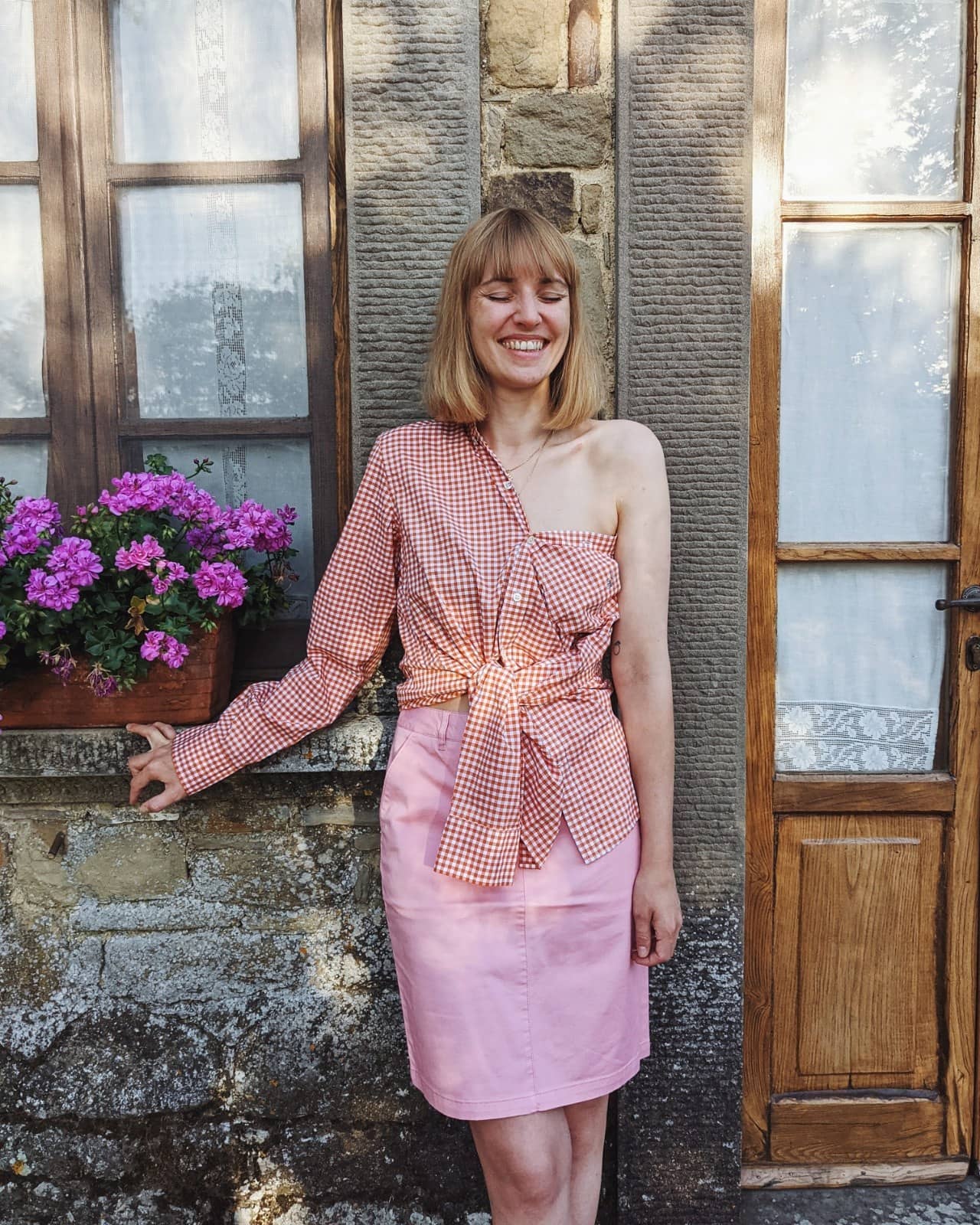 Anzeige / Catched the 6.30 am light to show you not only the beauty of this place but also easy peasy ways to wear your button down shirt. It's from @gant and it's going to be my summer hero  #gant