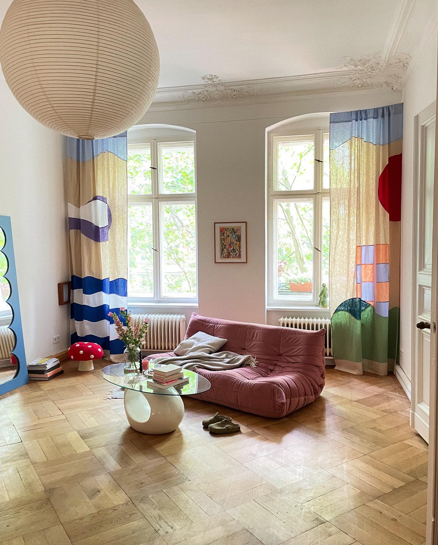 A little living room update & upgrade thanks to @blackvelvetcircus  I couldn‘t be more happy with my new wonderland curtains made out of deadstock materials. Thank you so much, Tanja! 

Werbung von Herzen ️