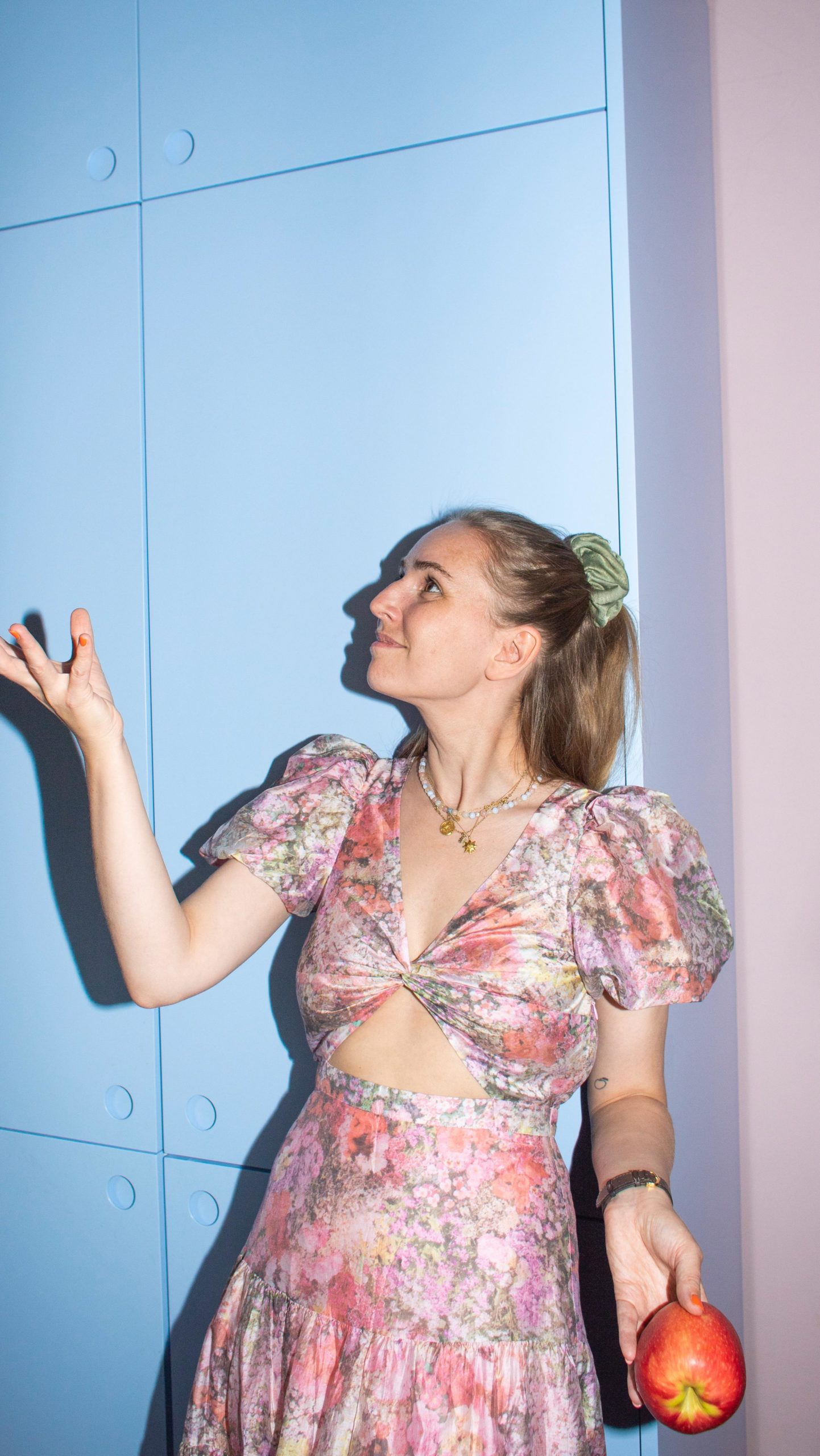 Anzeige | Can you believe it‘s all TENCEL? I picked 5 of my favorite summer looks to show you how perfectly versatile TENCEL  fibers are. These fibers that are derived from the renewable material wood are not only biodegradable and compostable, they are also one of the best options to wear during summer because of their cooling and soft characteristics. The perfect option for warm summer days ⛱ More soon up on thisisjanewayne.com @tencel_europe #tencel